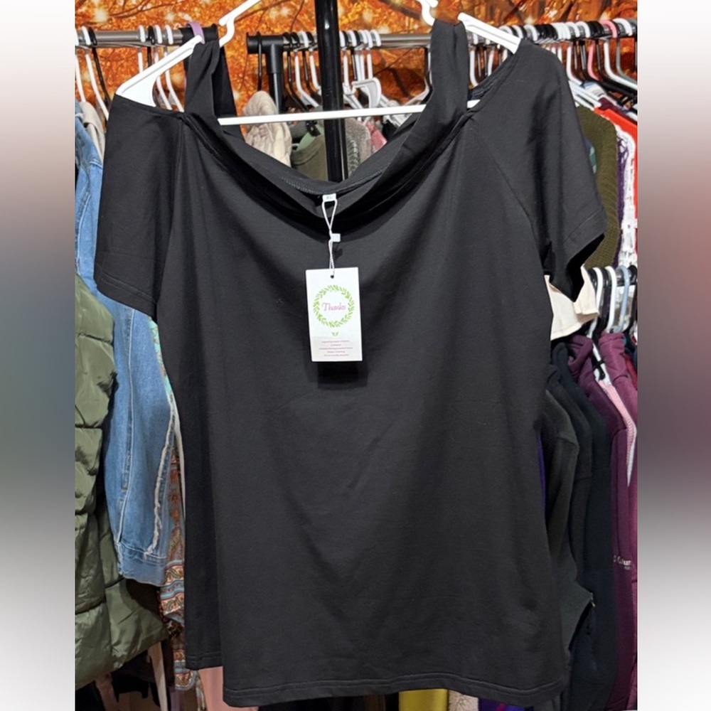 Chic Black Women's Short Sleeve Top